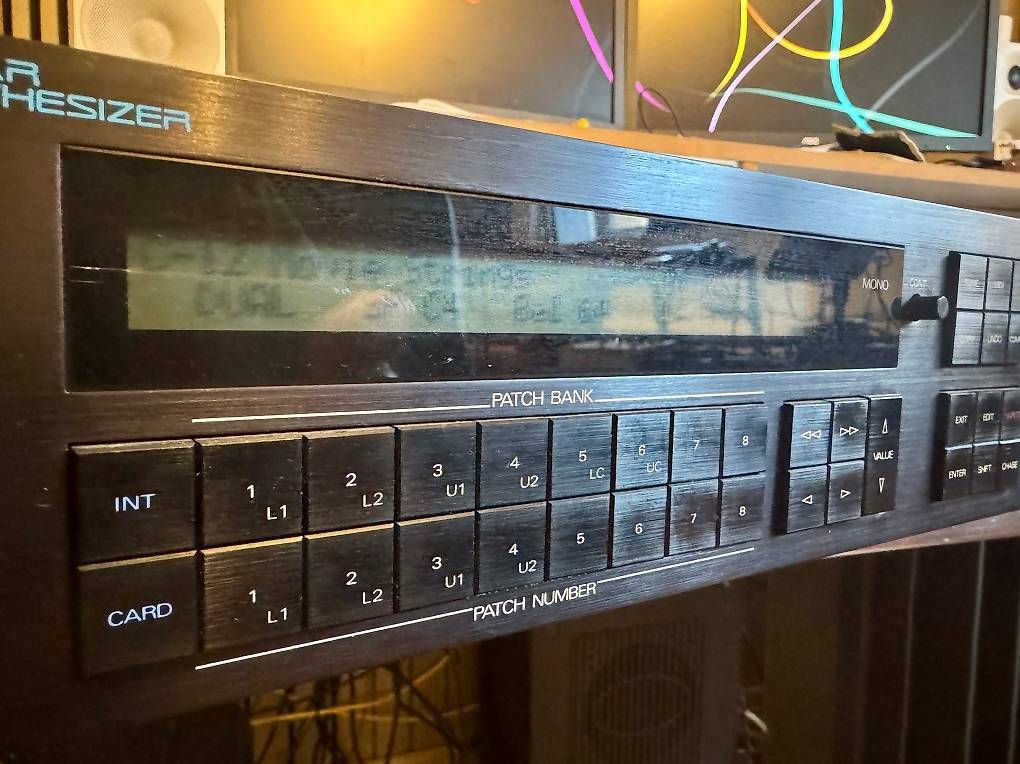 Musikinstrumente: Synthetiseur ROLAND D550 – Gebraucht aus St-Imier von Swann-Thommen 1