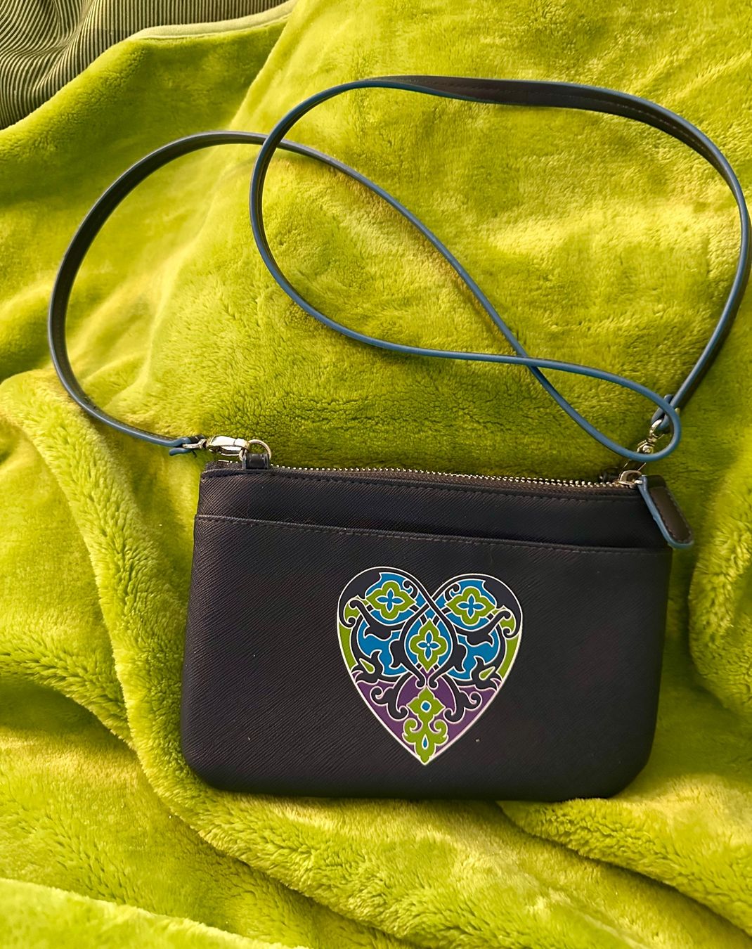 Taschen für Damen: HANDYTASCHE – Neu und originalverpackt aus Spreitenbach von Jessy8