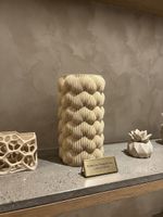 Vase décoratif design géométrique texturé (17cm)