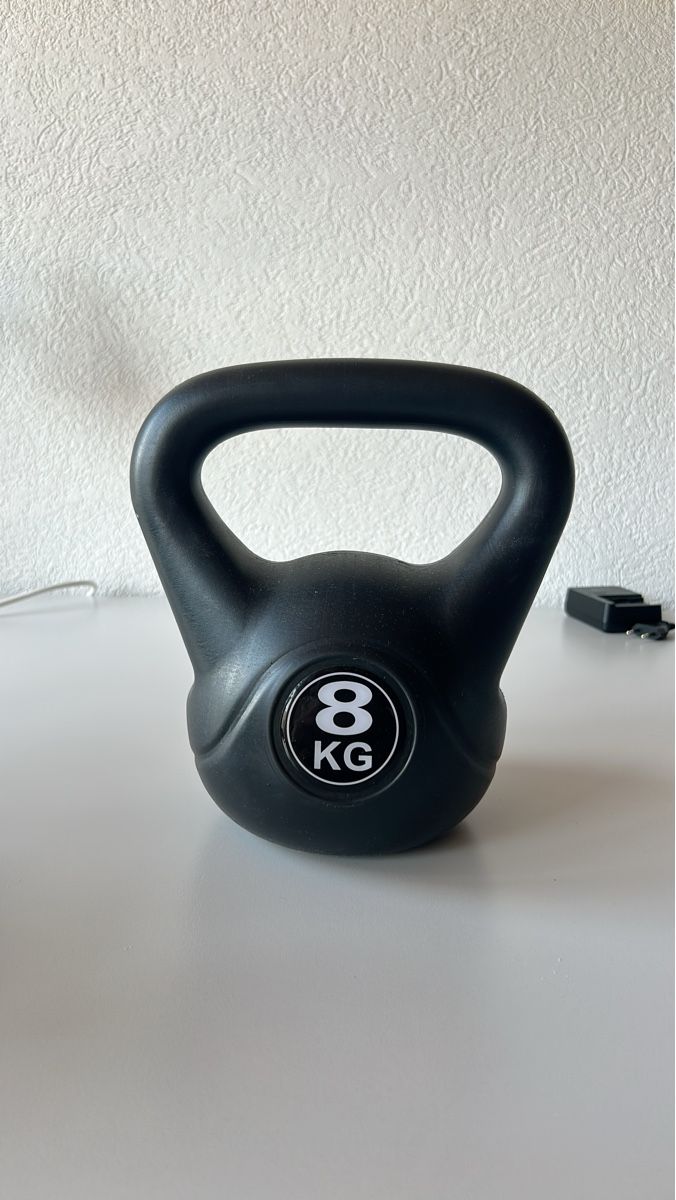 Tunturi Hanteln & Gewichte: Haltère kettlebell 8 kg  – Gebraucht aus Fregiécourt von Lucaschaerz