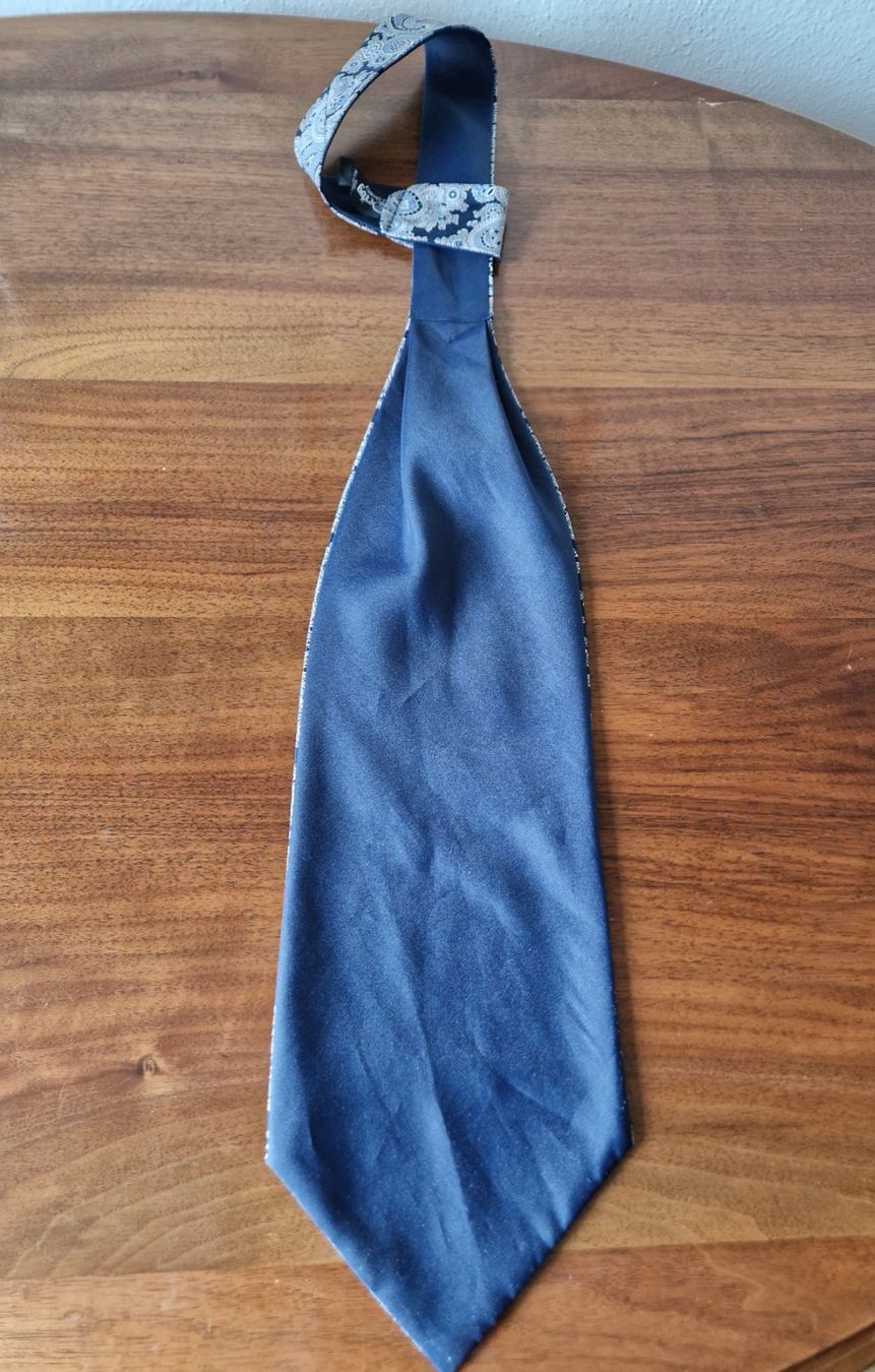 Krawatten: Plastron Krawatte Paisley blau hellblau gebraucht – Gebraucht aus Bern von Antikbatik 4