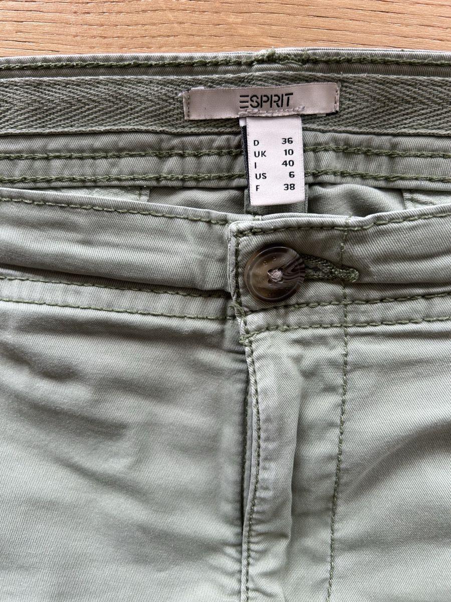 Esprit Pantaloni: Esprit Hose Grün – Nuovo (secondo la descrizione) da Herisau venduto da trainee0102 3