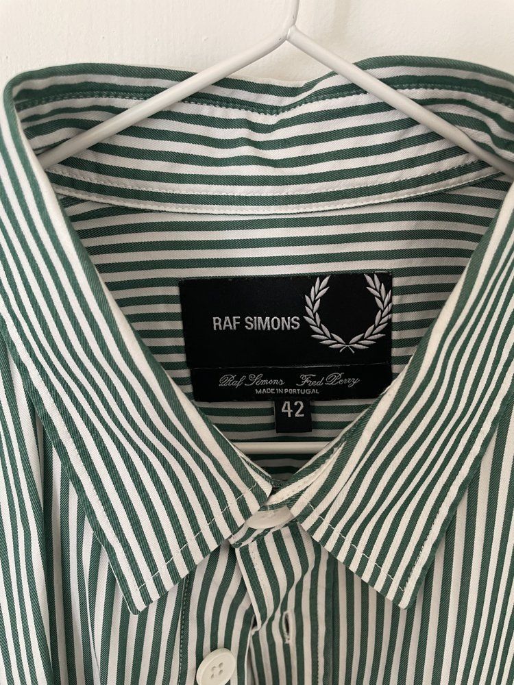 Fred Perry Camicie: Raf Simons x Fred Perry Kurzarmhemd gestreift Gr. 42 – Usato da Stäfa venduto da hag_7wls 2