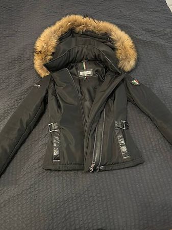 Neue Jacke selten getragen mit echt Pelz für 110