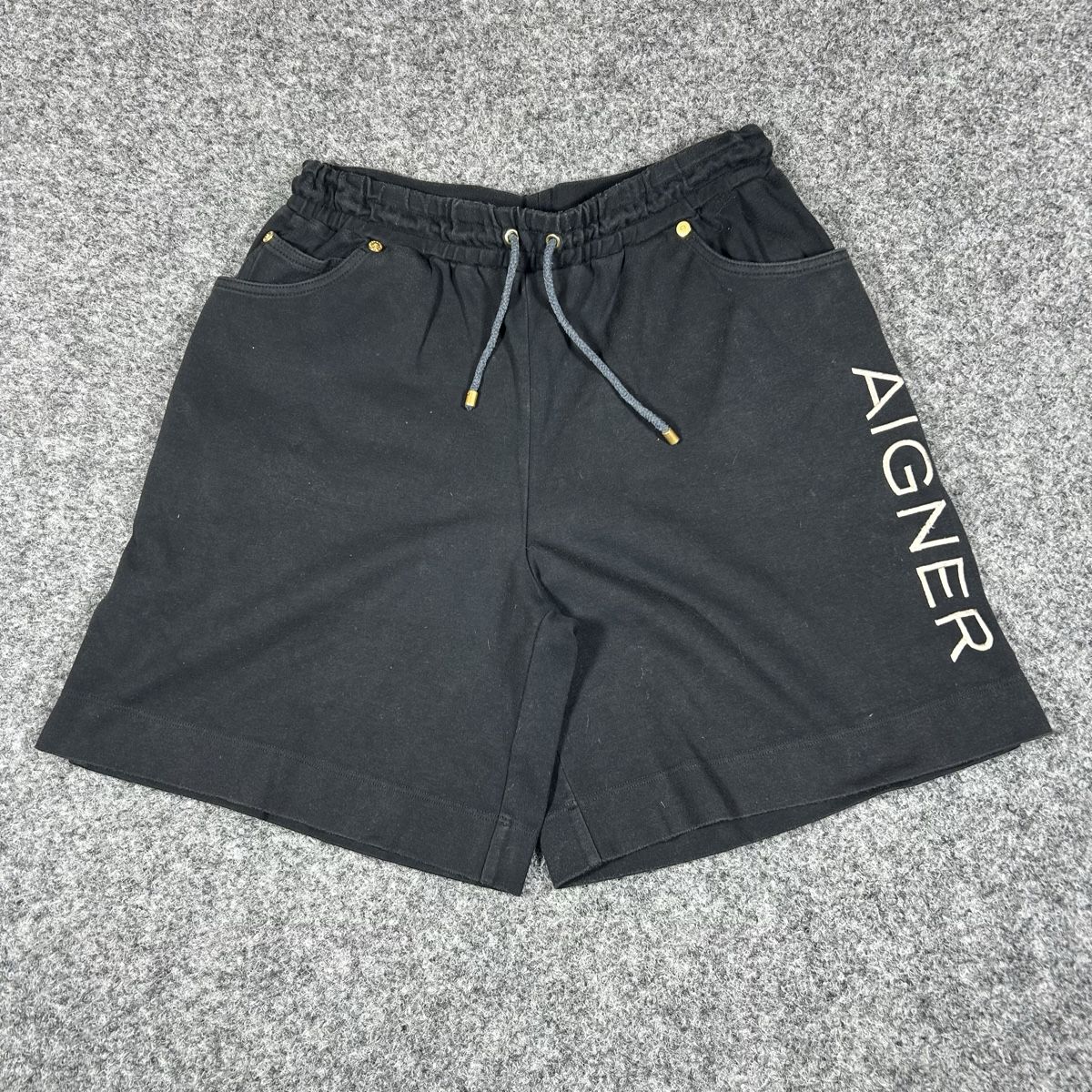 Aigner Pantaloni: AIGNER short Women 40 – Usato da La Sagne NE venduto da Matlasape