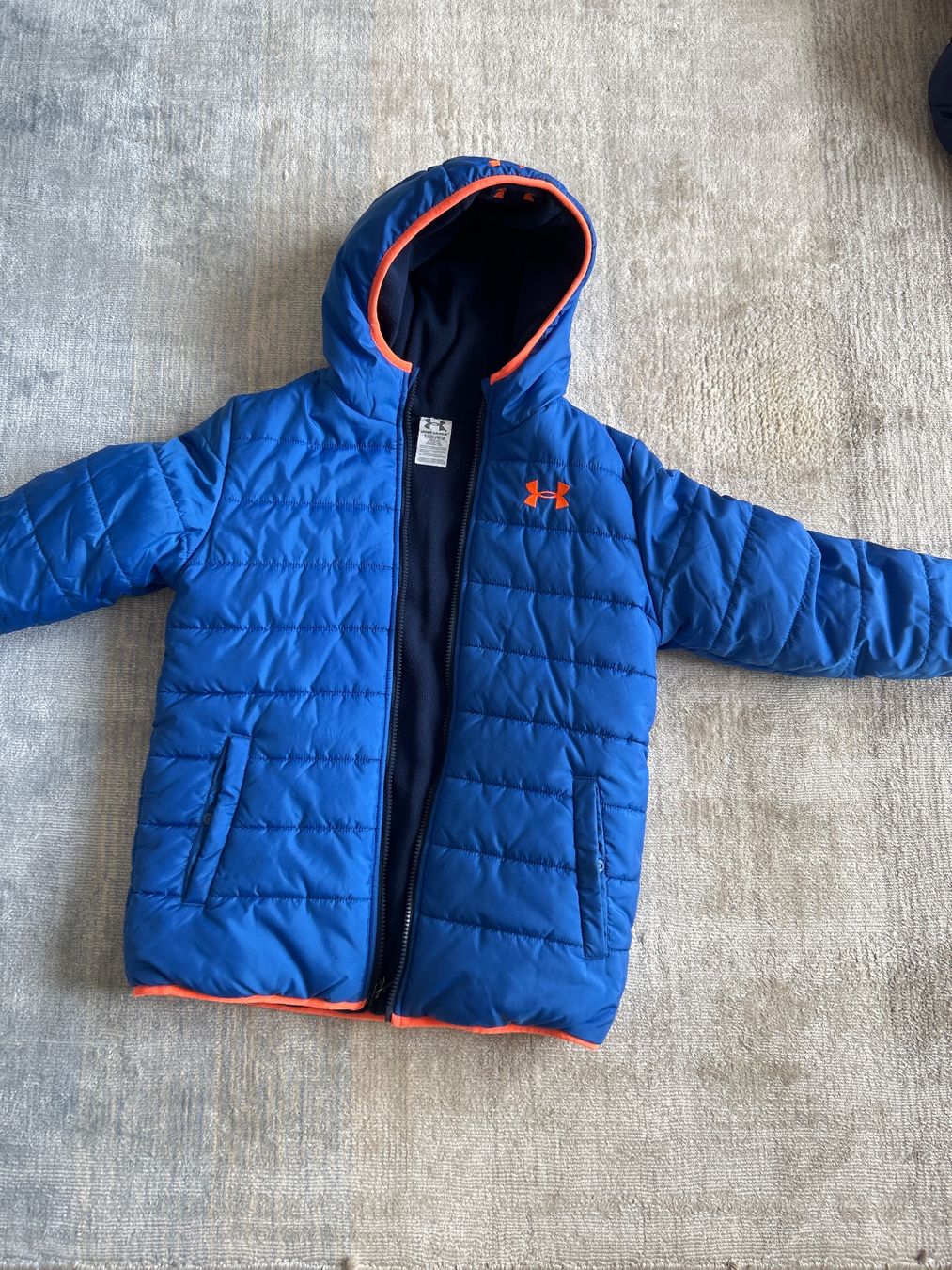 Under Armour Jacken & Mäntel: Under Armour Kinder Winterjacke Grösse YMD/JM/M – Neu (gemäss Beschreibung) aus Basel von pet_bd5w