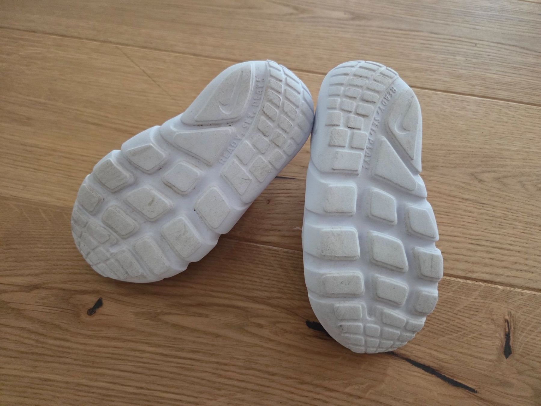 Nike Scarpe per ragazzi: Nike Kinder-Sneaker Grösse 25 – Usato da Bellach venduto da mela_lela 2