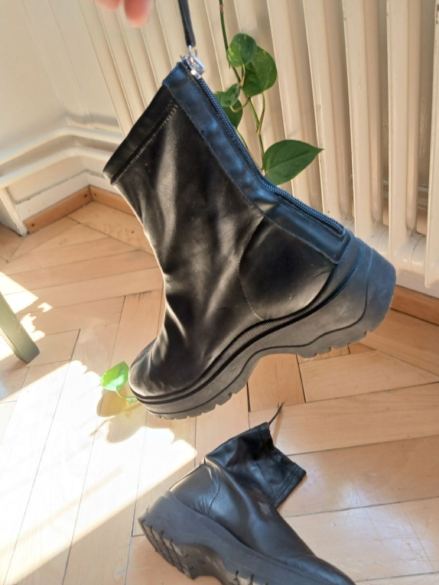 Damenschuhe: Bottines noires en similicuir – Neu (gemäss Beschreibung) aus La Chaux-de-Fonds von offnoise