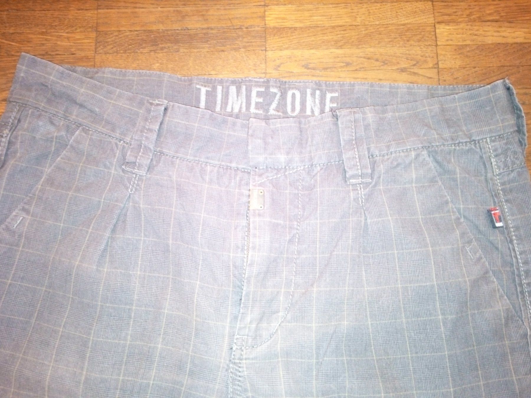 Pantaloni: Graue, gerade geschnittene Hose von Timezone, Grösse 33/32 – Usato da Schwyz venduto da s.verkauf 2