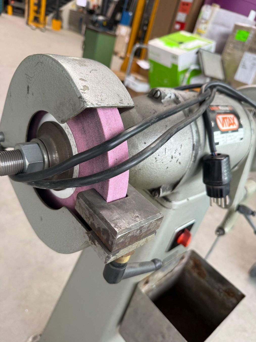 Aiguiseuses & polisseuses: VITAX Stand-Schleifmaschine – D'occasion à Liestal par T-Bazar 8