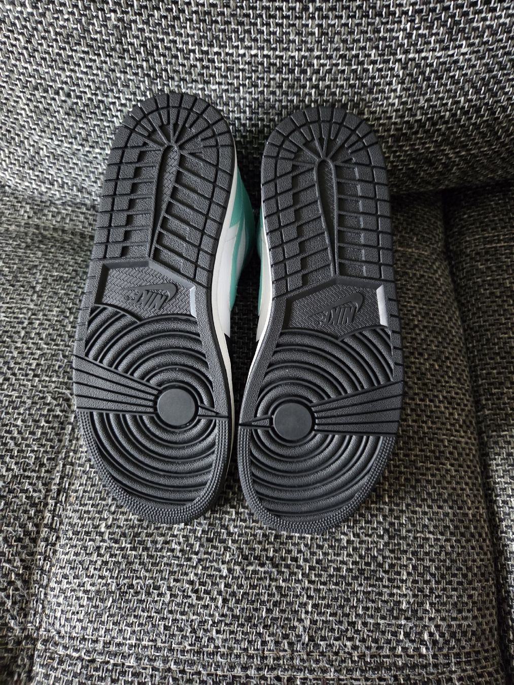 Jordan Scarpe da uomo: Air Jordan 1 Mid "Igloo" EUR 44 – Nuovo (secondo la descrizione) da Steffisburg venduto da mbedb12 4