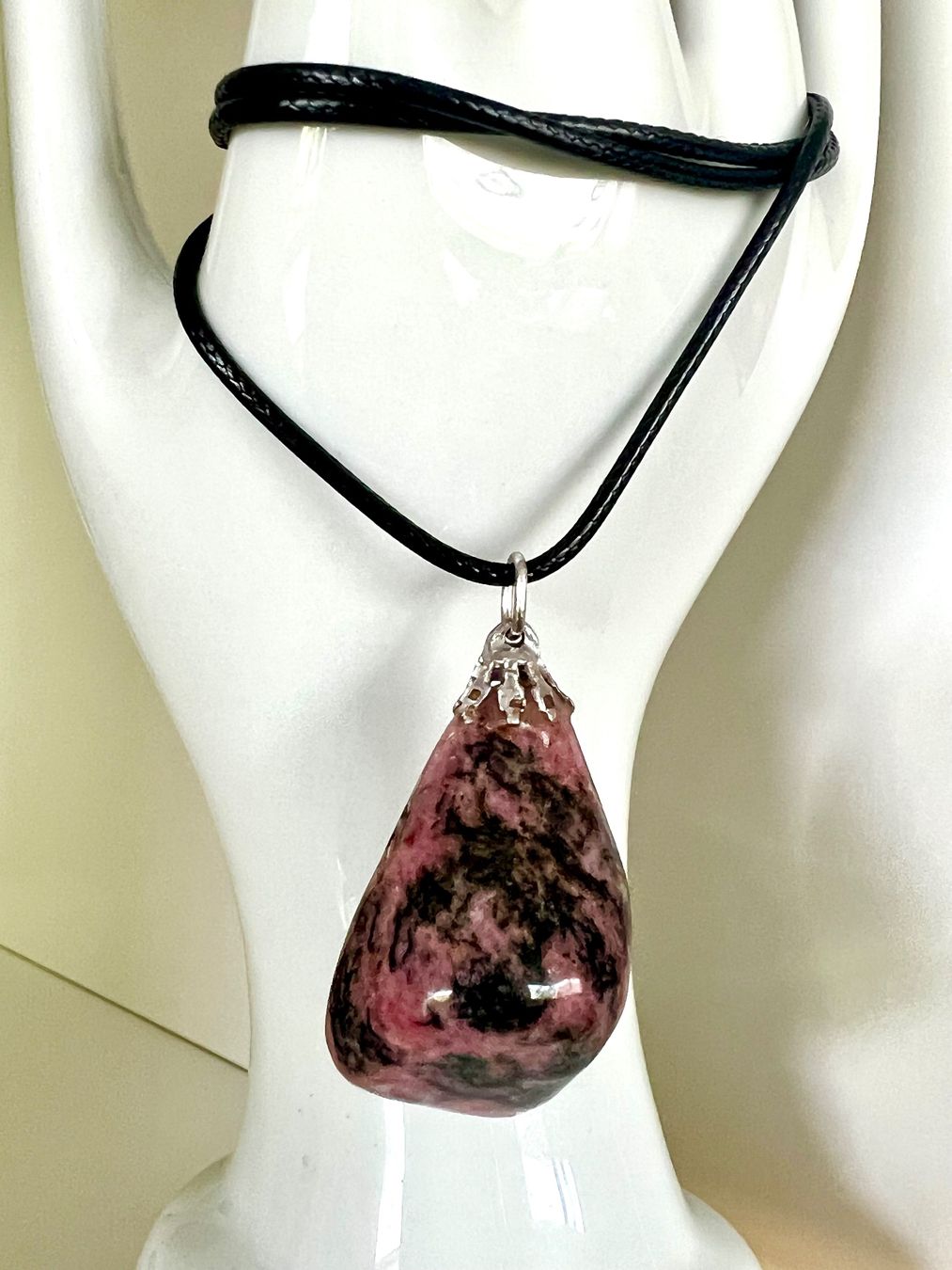 Ketten: GROSSER RHODOCHROSIT VINTAGE ANHÄNGER IN SILBER & LEDERBAND – Gebraucht aus Ruswil von artbyhand 5