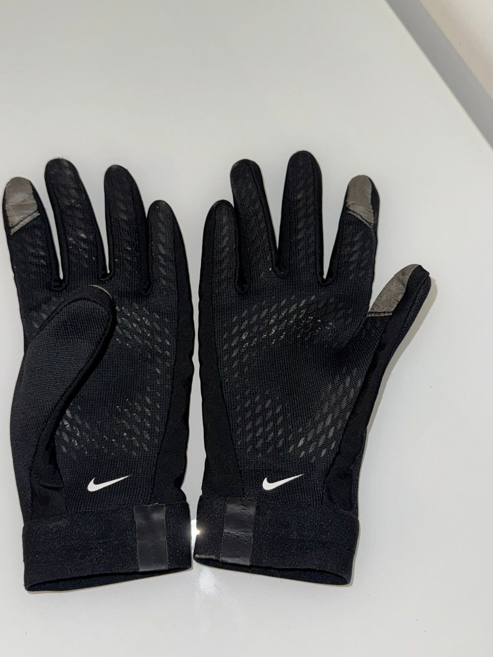 Nike Guanti & manicotti: Nike Therma-FIT Handschuhe Damen S oder Kinder L, Winter top – Usato da Uhwiesen venduto da fel_5ghs 2