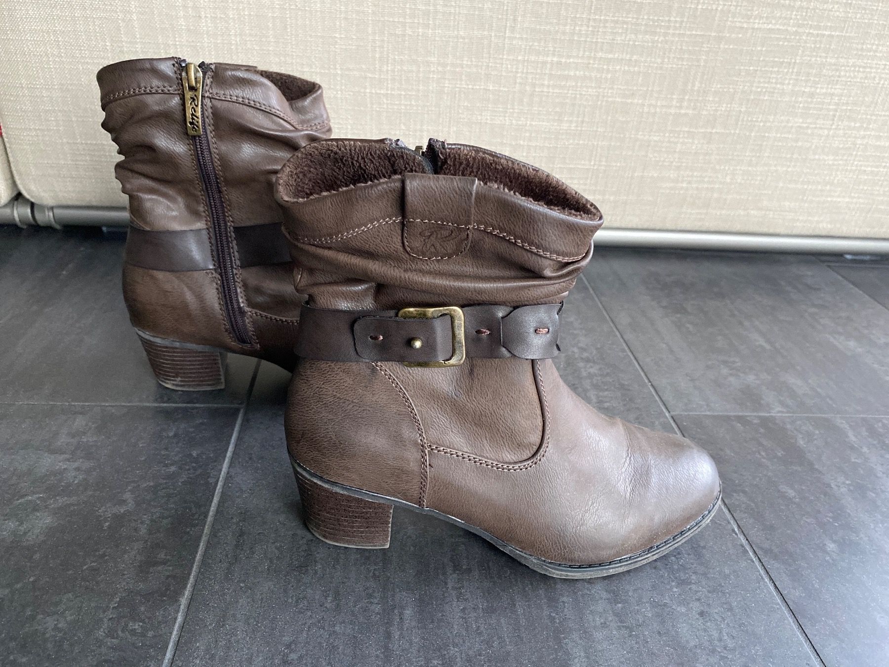 Scarpe da donna: Leder Stiefel braun / 37 – Usato da St. Niklausen LU venduto da Sundy01