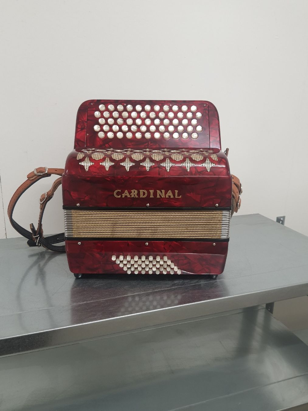 Cardinal Musikinstrumente: accordéon chromatique Cardinal  – Gebraucht aus Pont-de-la-Morge von Mirabelle0 2