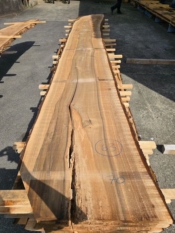 Articoli in legno: Nussbaumbrett Nr.63 – Nuovo (secondo la descrizione) da Lützelflüh-Goldb venduto da ch.waelchli-holz.ch
