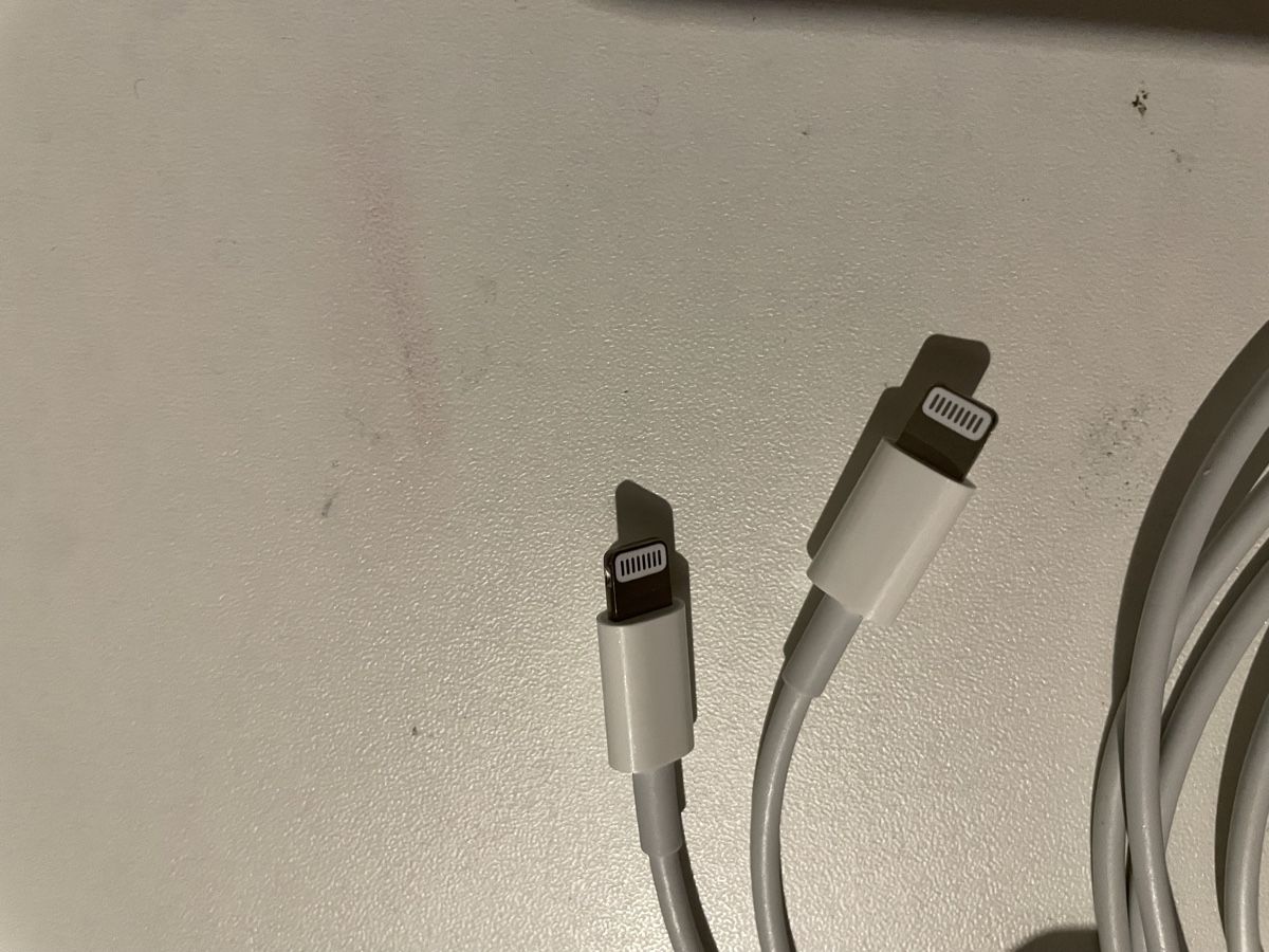 Apple Kabel: 2 x Apple Kabel - Lightning zu USB C – Gebraucht aus Kerns von cha_np7n 1
