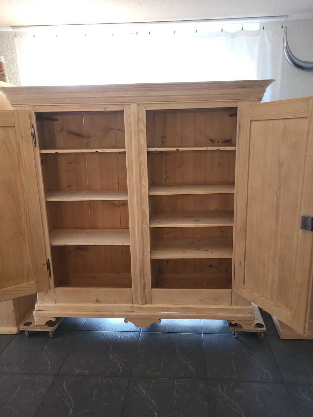Armoires: Wunderschöner antiker Schrank restauriert – D'occasion à Hofstetten SO par famburgert 5
