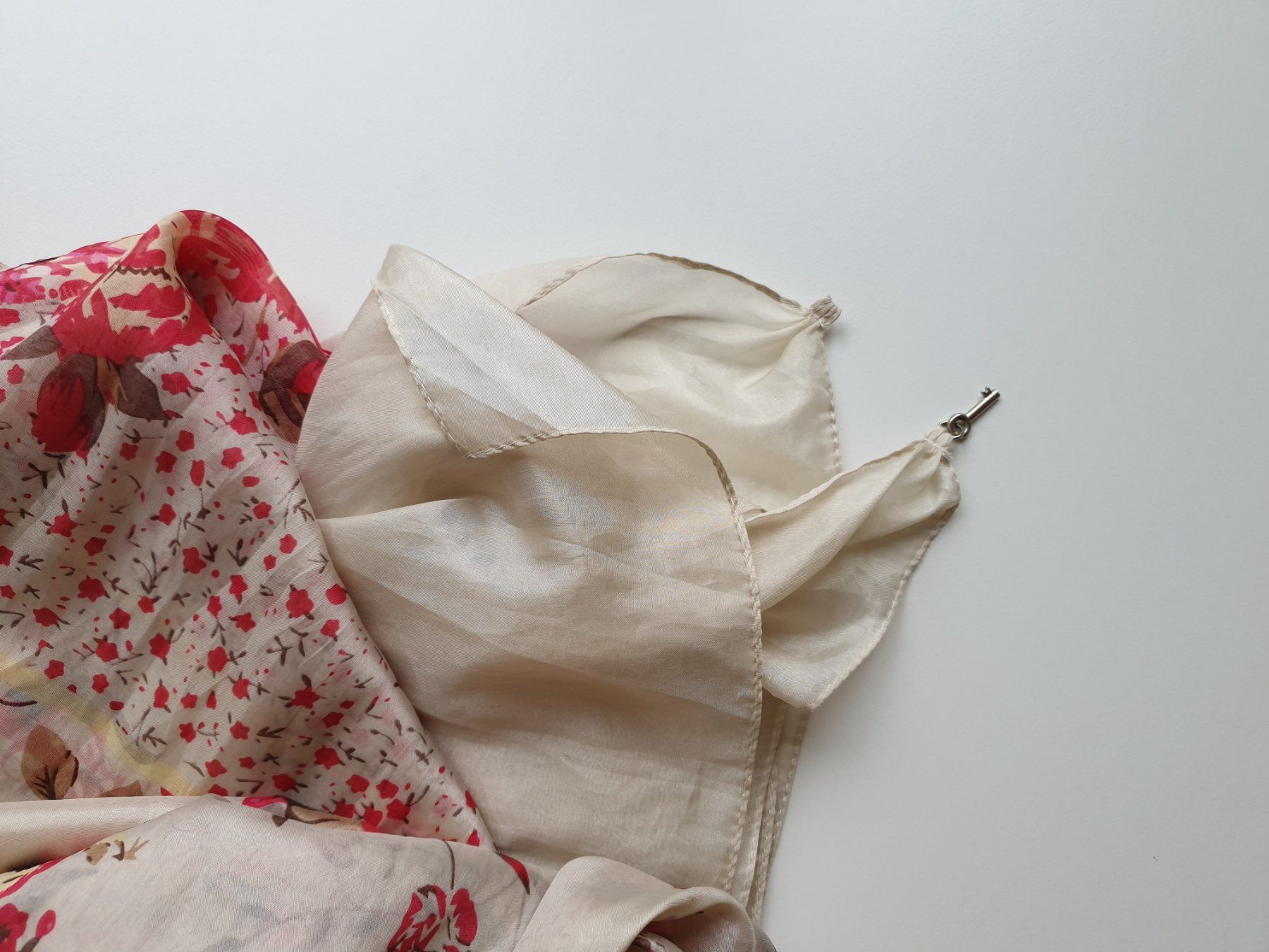 Foulard & Sciarpe: Schal aus Seiden-artigem Material – Usato da Effretikon venduto da Walwolke 2