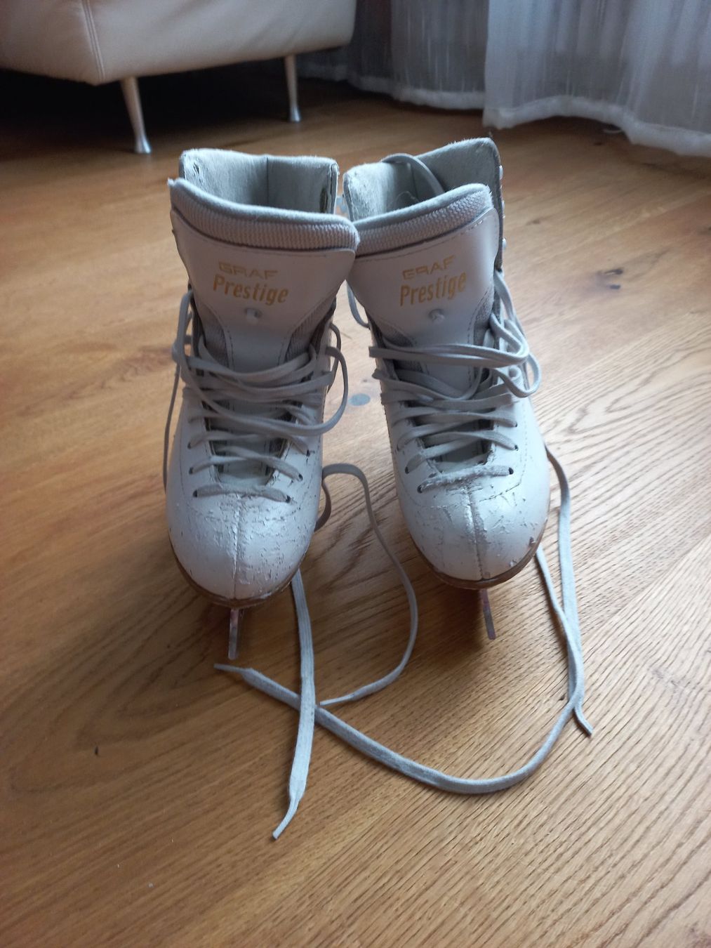 Pattini da ghiaccio: Graf prestige Schlittschuhe gr.2 L – Usato da Bachenbülach venduto da enigmatic