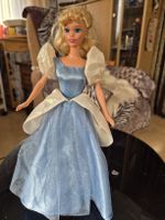 Disneys Cinderella Barbiepuppe - Herbst-Schnäppli