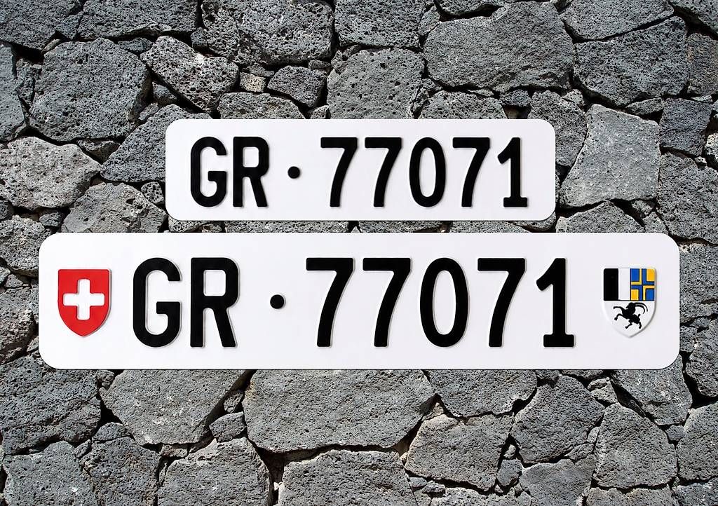 Insegne: GR Autonummer/Kontrollschild – Usato da Chur venduto da autonummer-gr.ch 1