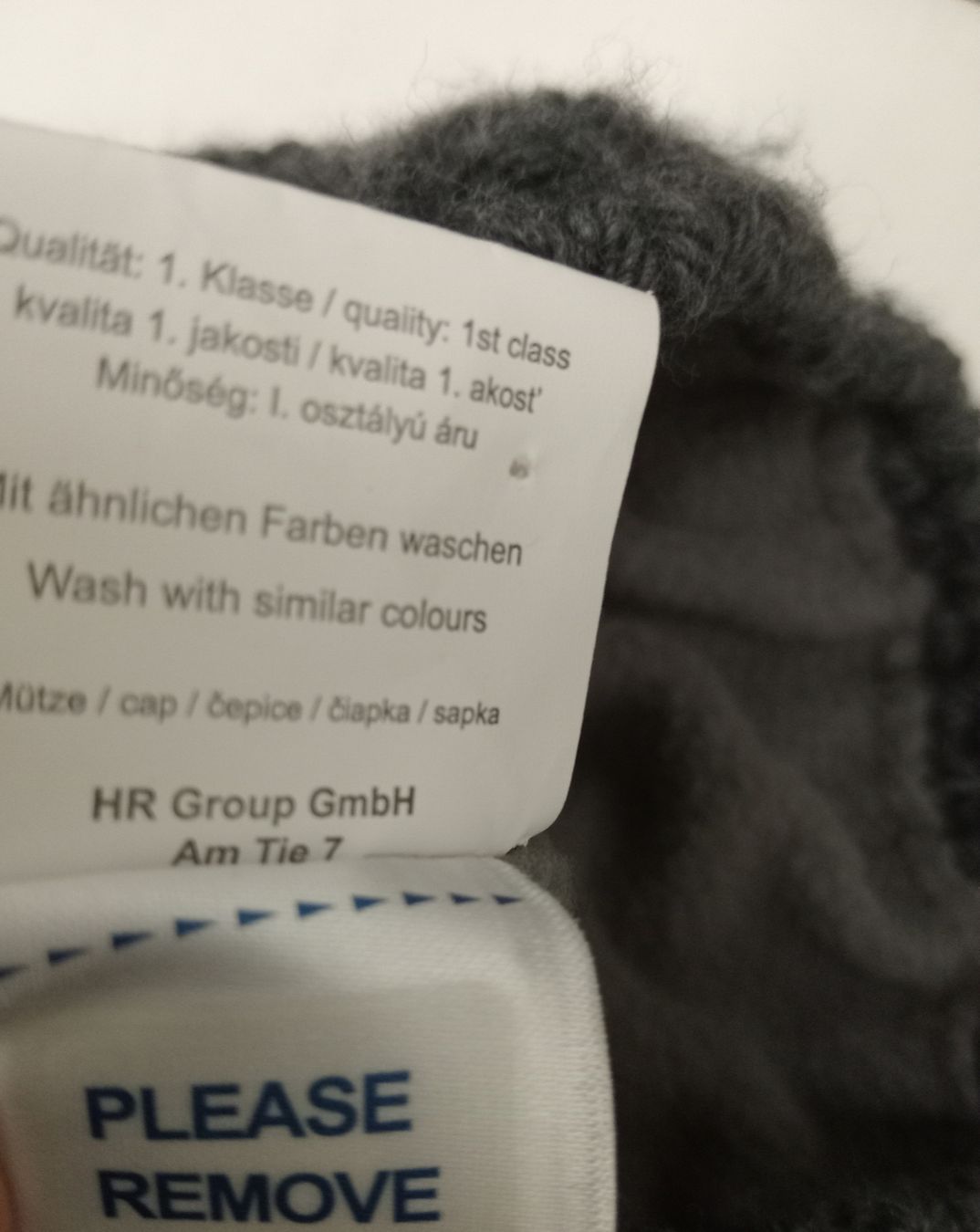Copricapi, berretti & cappellini: Warme, handgestrickte Wintermütze mit Bommel, Grau – Usato da Allschwil venduto da Evgeniia78 4