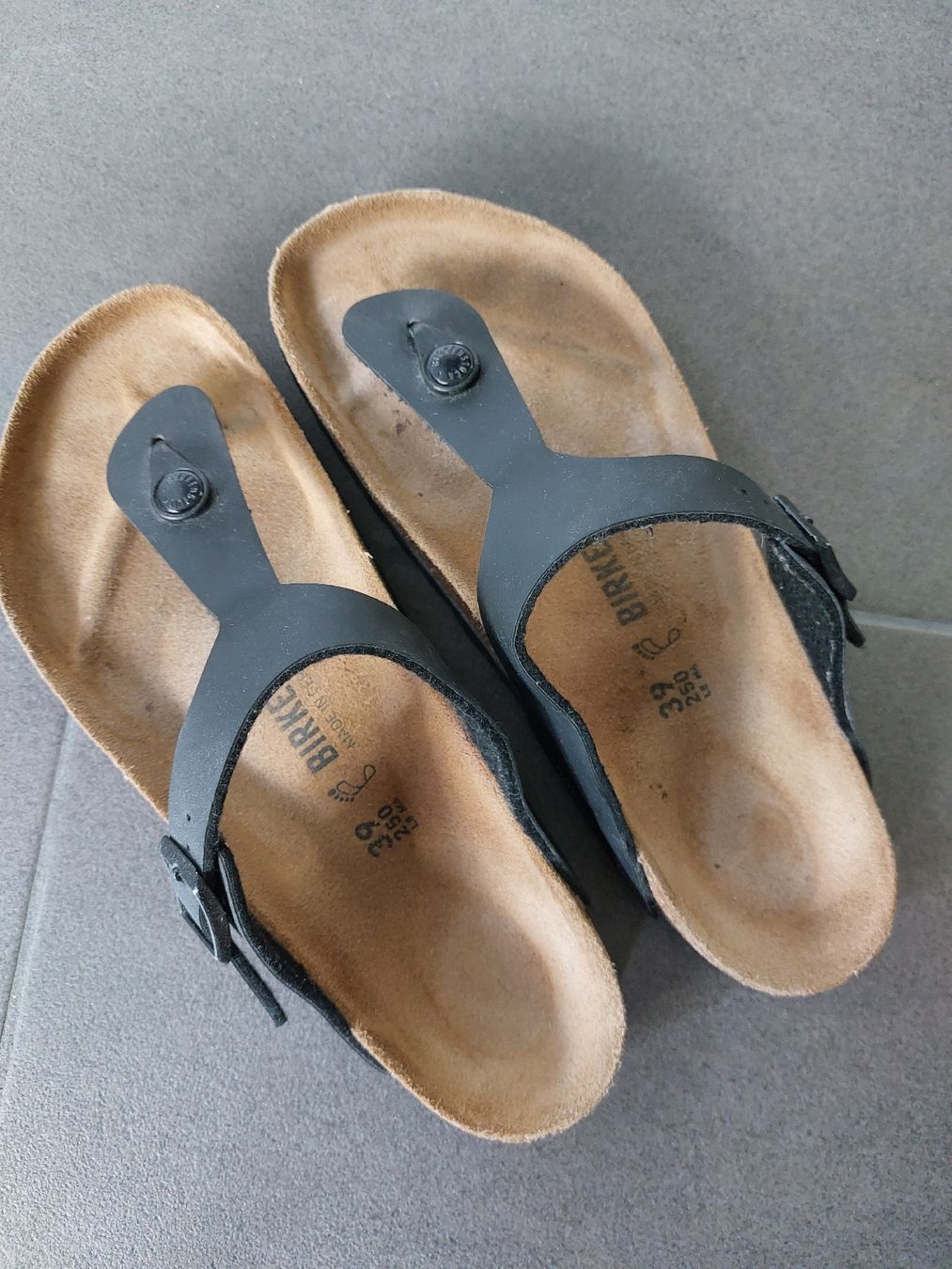 Birkenstock Scarpe da donna: Birkenstock Gizeh schwarz Gr. 39 – Usato da Aarburg venduto da c2_double_t
