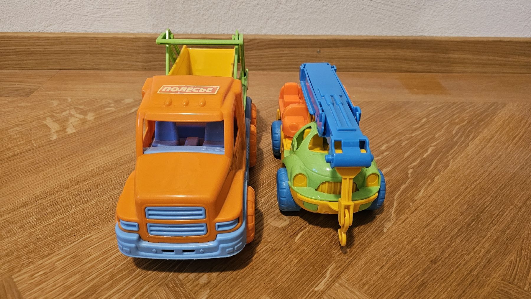 Giocattoli: 2x Spielzeug Autos – Usato da Hünenberg venduto da mar_vqb7