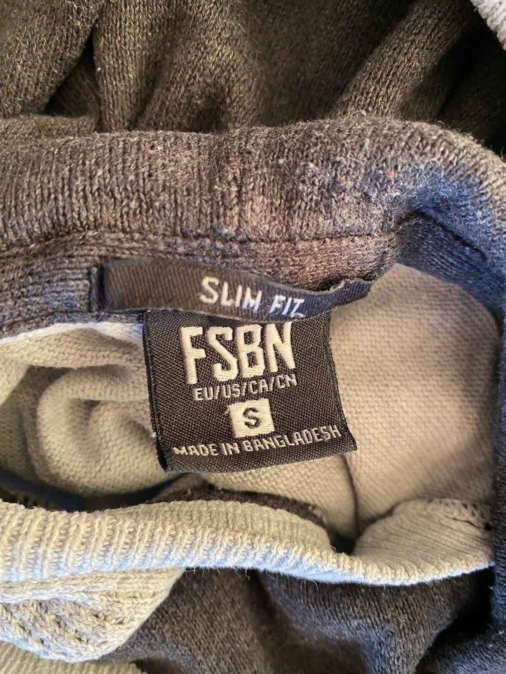 Maglioni & Felpe: Kapuzen Sweat Shirt - Grösse S – Usato da Basel venduto da san_2jbt 3