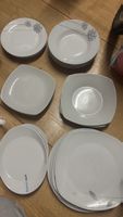 Küchenutensilien Set – Teller, Pfannen, Töpfe und Tassen – a