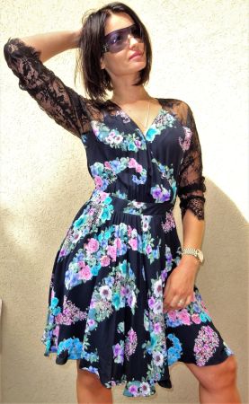 BLUMARINE  bellissimo abito con pizzo taglia 42 IT NUOVO!
