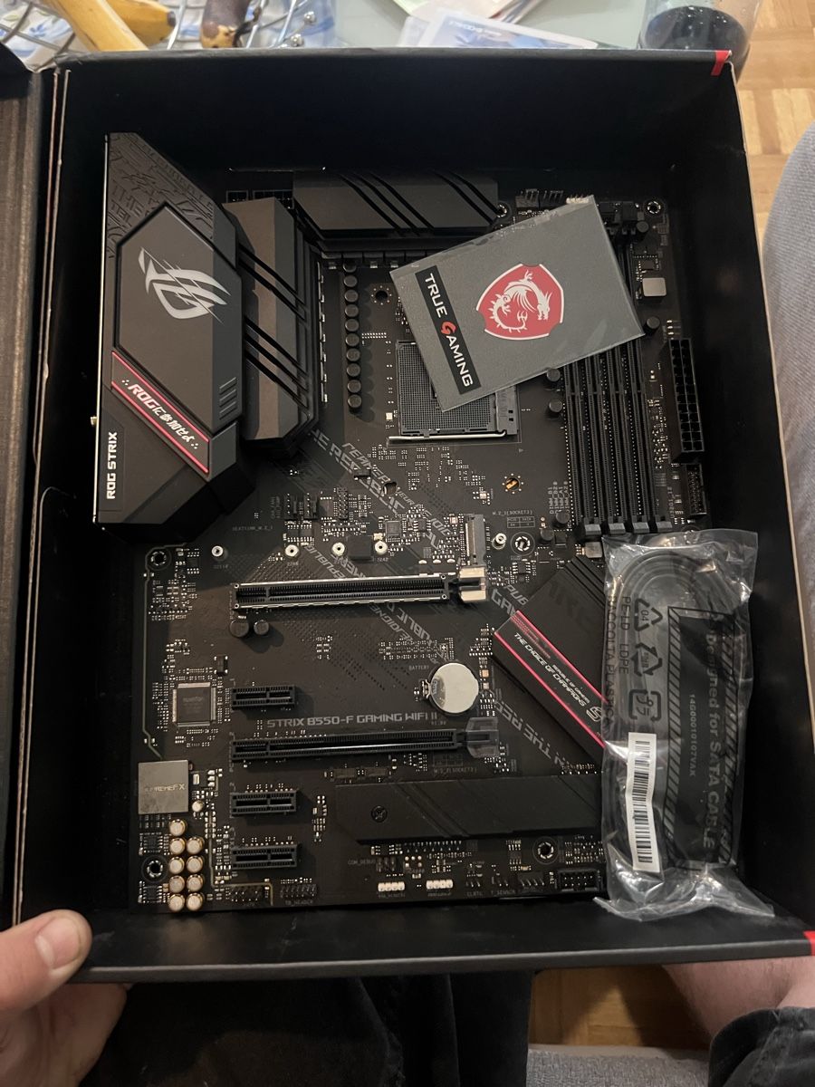 Asus Schede madri: Asus Rog Strix B550-f Gaming – Difettoso da Savièse venduto da Rafaelzmbx