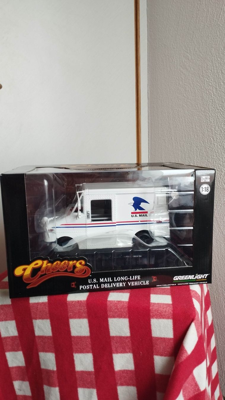 Greenlight Modellini d'auto: "Cheers" - U.S. Mail Postal Delivery Vehicle – Nuovo e nell'imballaggio originale da Chur venduto da oriori 2