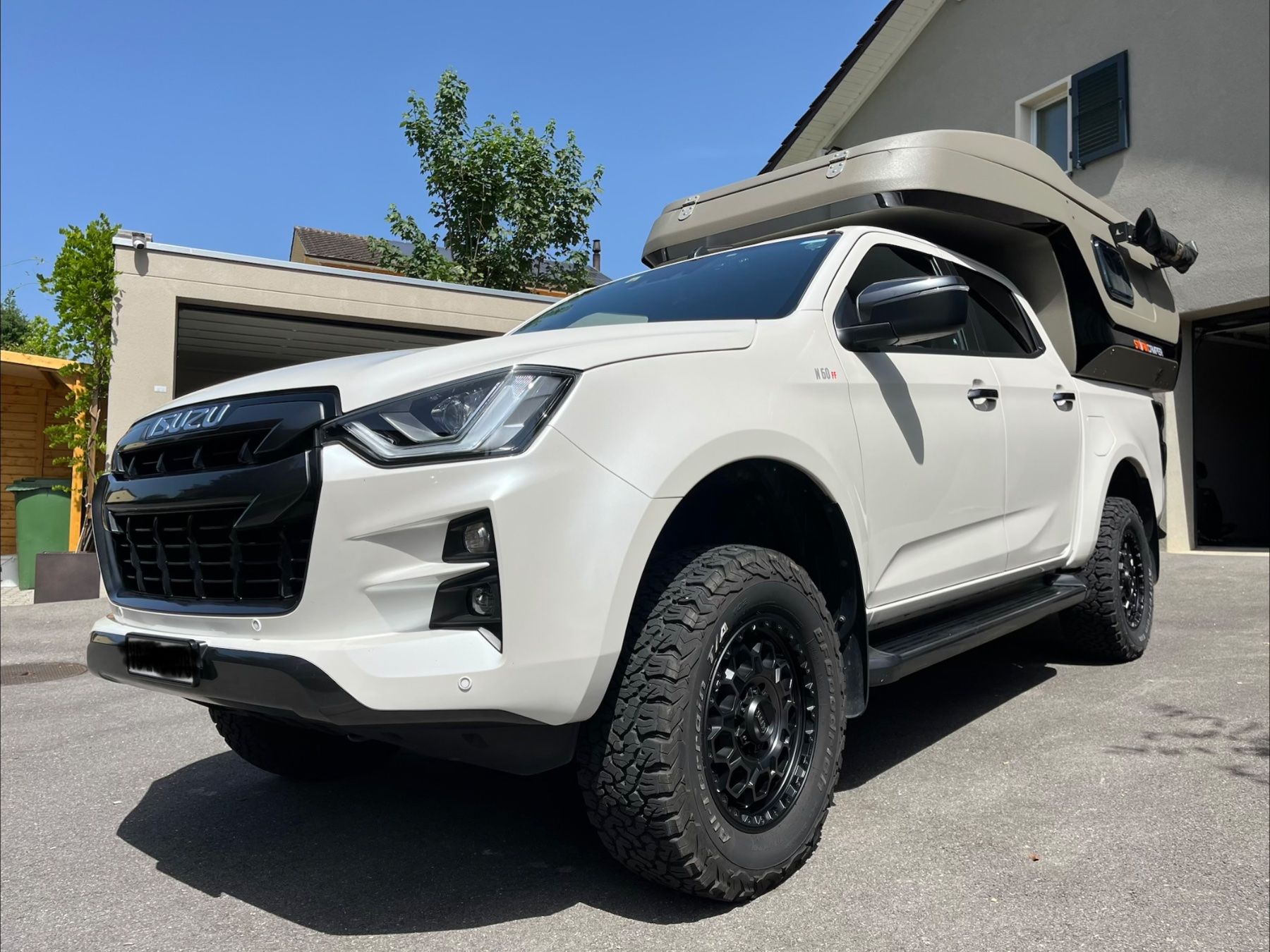 Isuzu Veicoli da campeggio: Isuzu Dmax N60ff avec cellule Stork camper – Usato da Yverdon-les-Bains venduto da Fdurussel