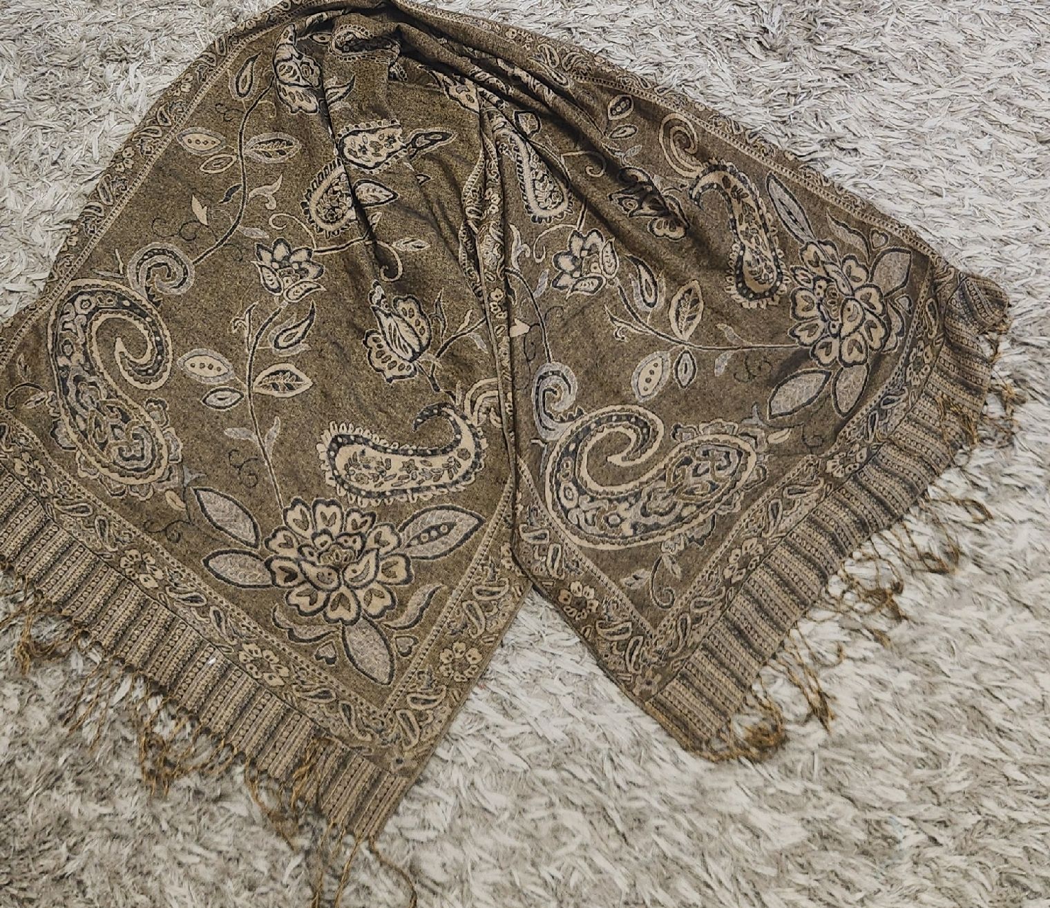 Foulard & Sciarpe: Écharpe Pashmina 55% et Soie 45% – Usato da Niedergösgen venduto da Eva2410 7