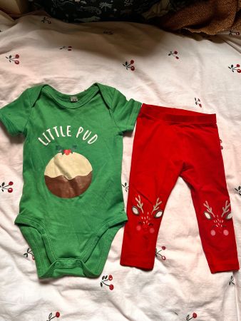 Adorable Christmas 2 piece 9-12 months 76cm