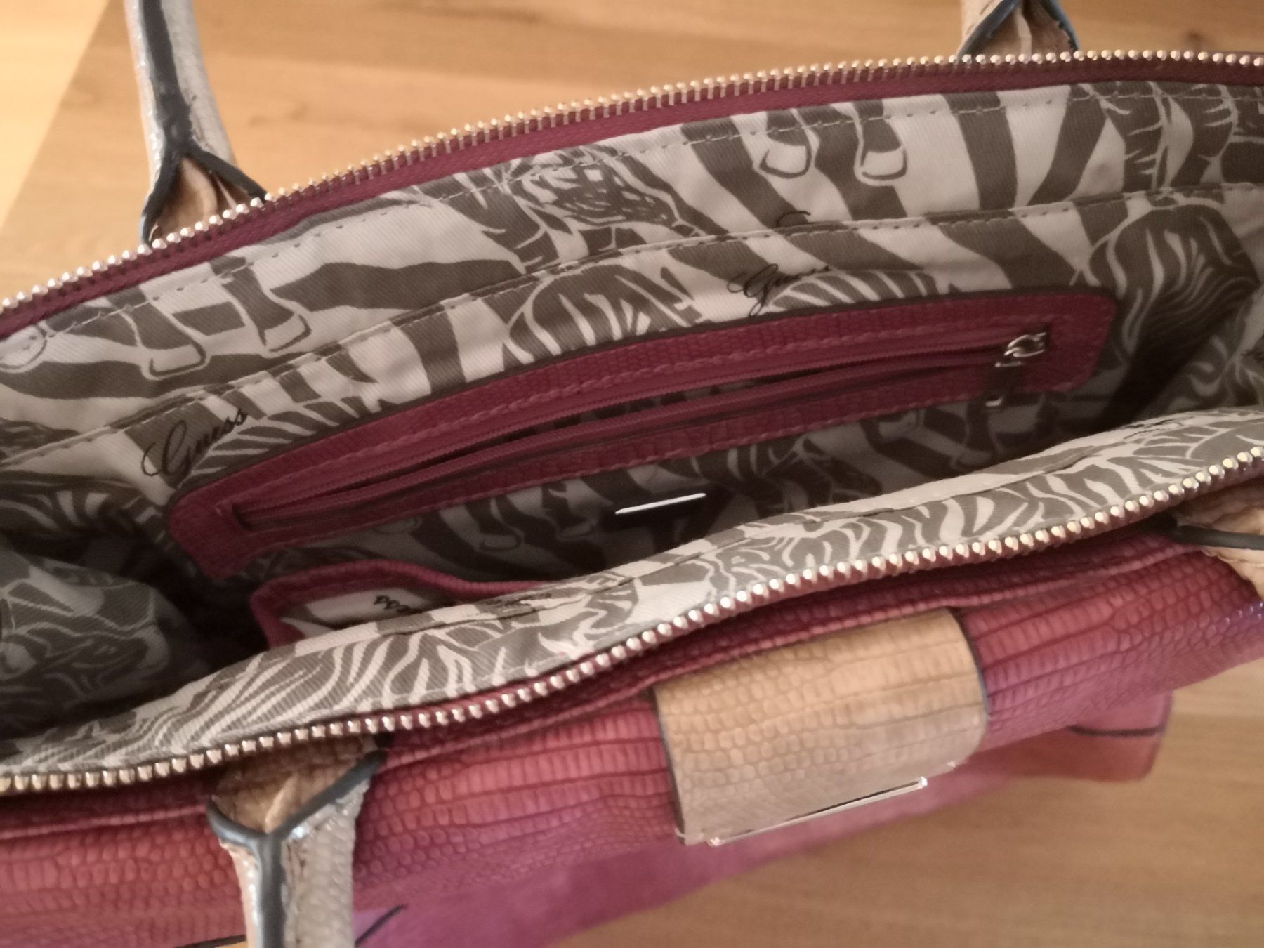 Guess Borse da donna: Schöne Handtasche von Guess, neuwertig – Nuovo (secondo la descrizione) da Zuzwil SG venduto da alsacia 5