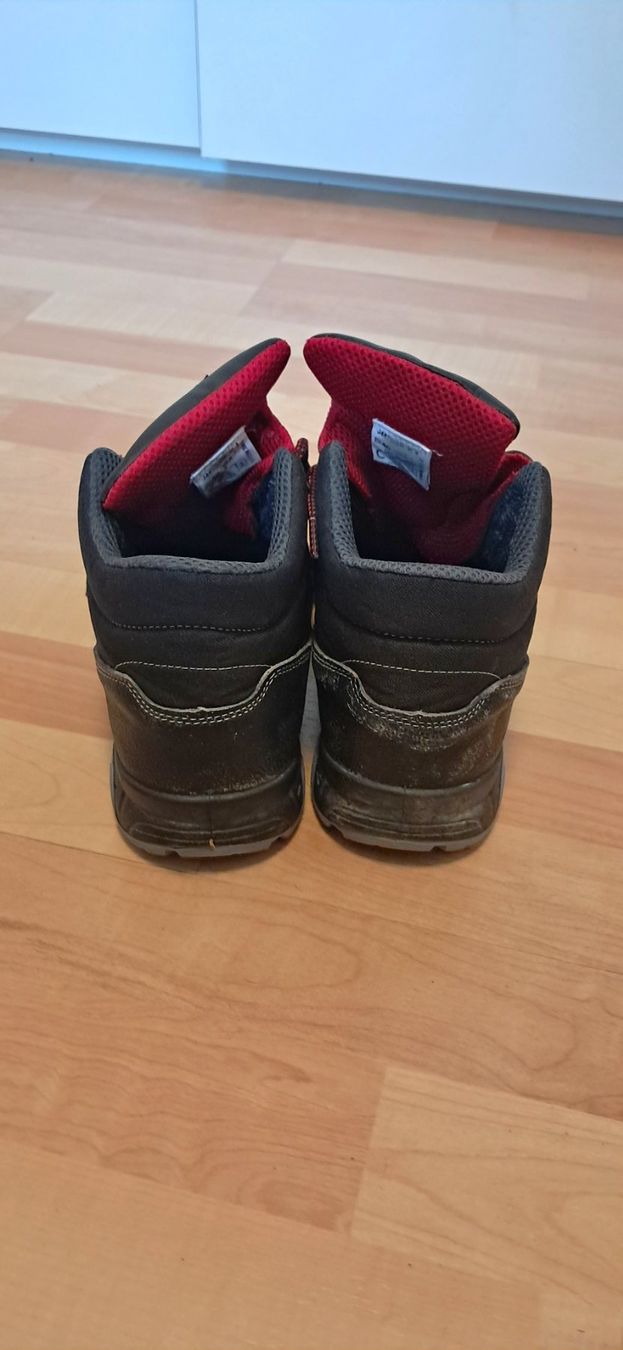 Scarpe da uomo: Arbeitsschuhe Gr. 40 robust, gebraucht, gute Sohle – Usato da Herisau venduto da pan_5fvj 1