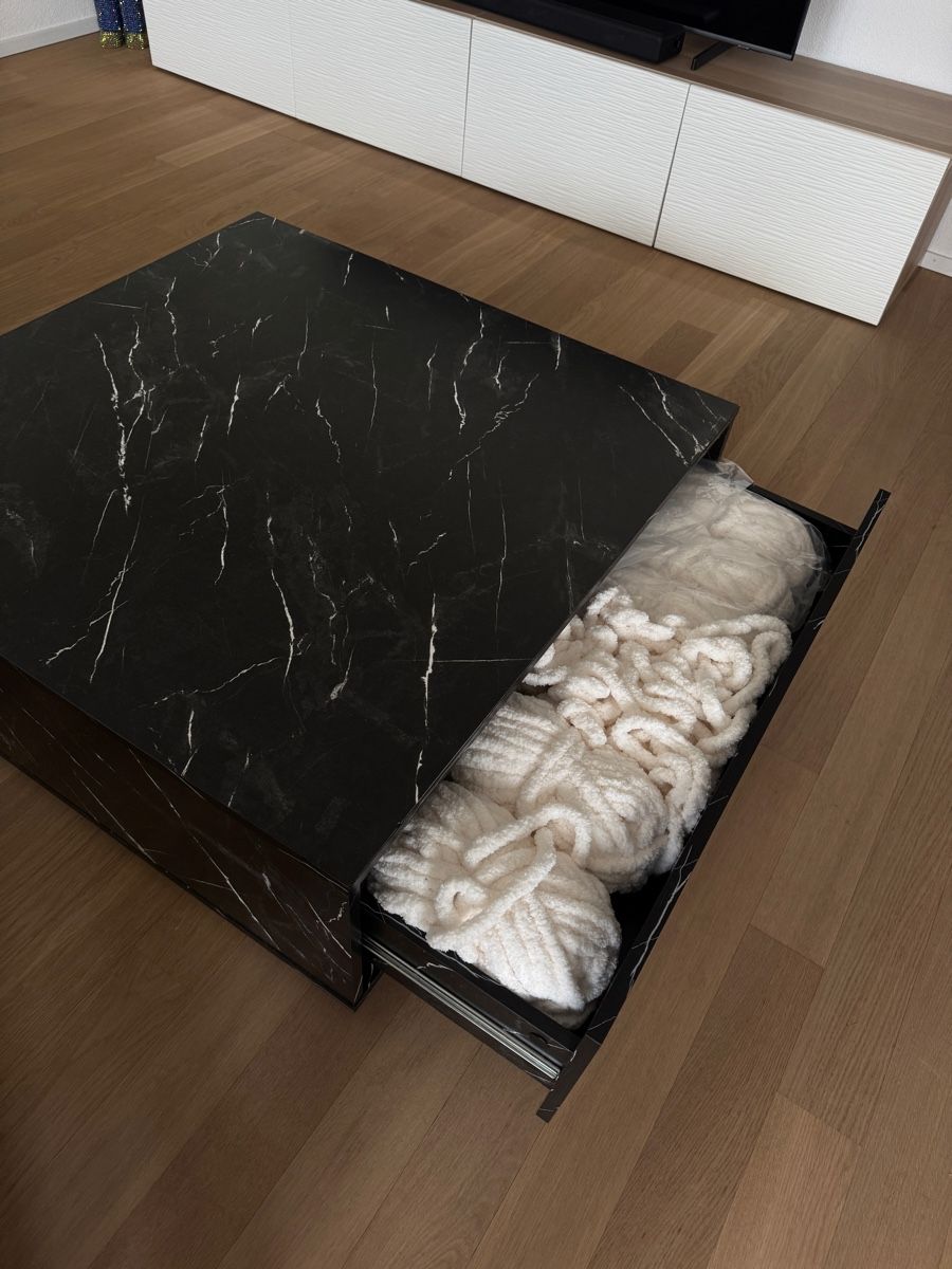 TV Möbel: Moderner Couchtisch in schwarzer Marmoroptik mit Stauraum – Gebraucht aus Bürglen TG von Serzenia 3