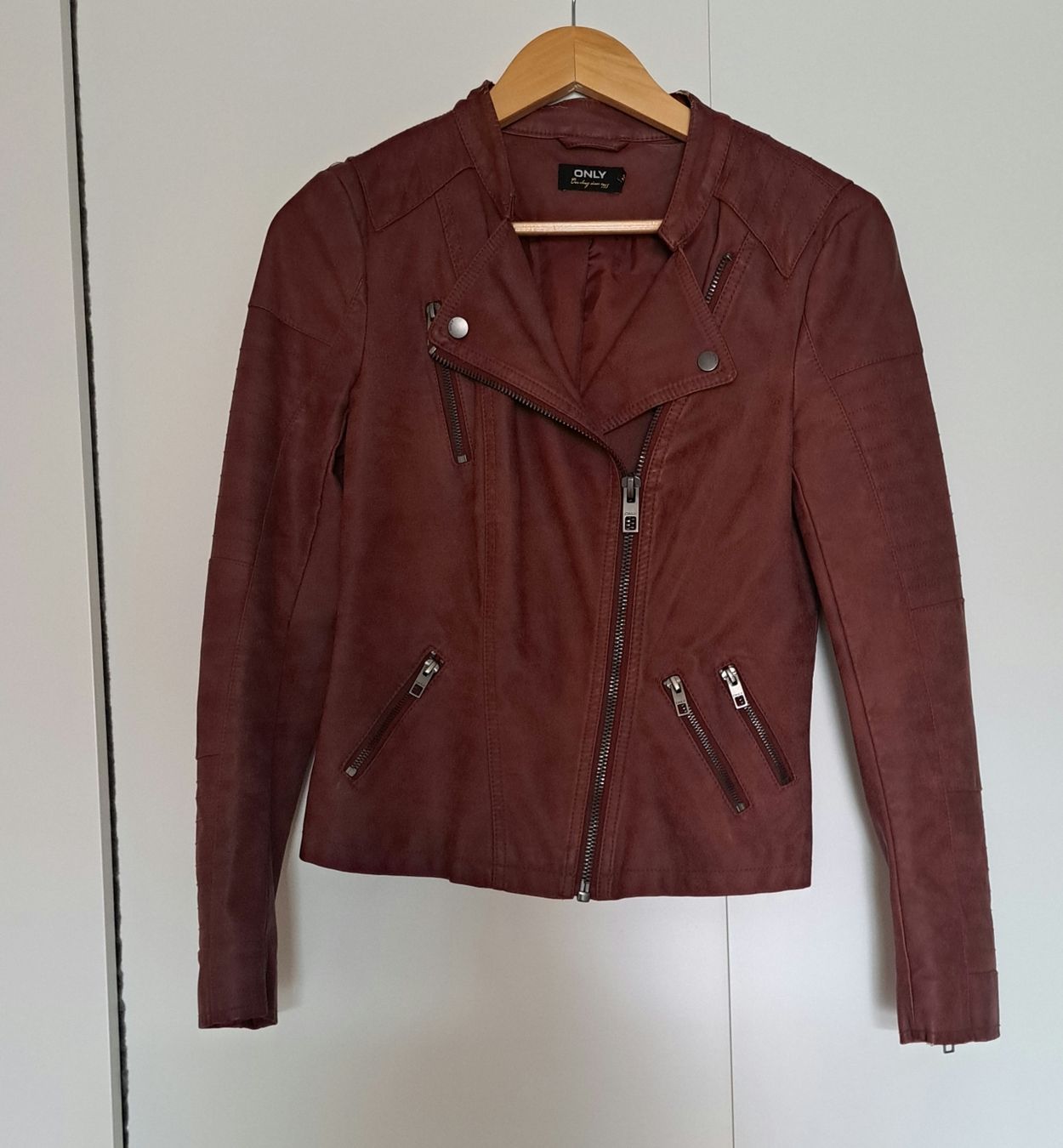 Only Giacche: ONLY Kunstlederjacke Bordeauxrot – Usato da Seengen venduto da ja6_65wp