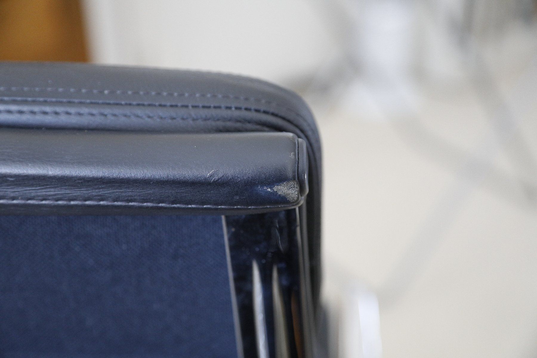 Vitra Sedie: Eames Bürostuhl Leder Softpad, EA 219 schwarz – Usato da Zürich venduto da evolve1 5