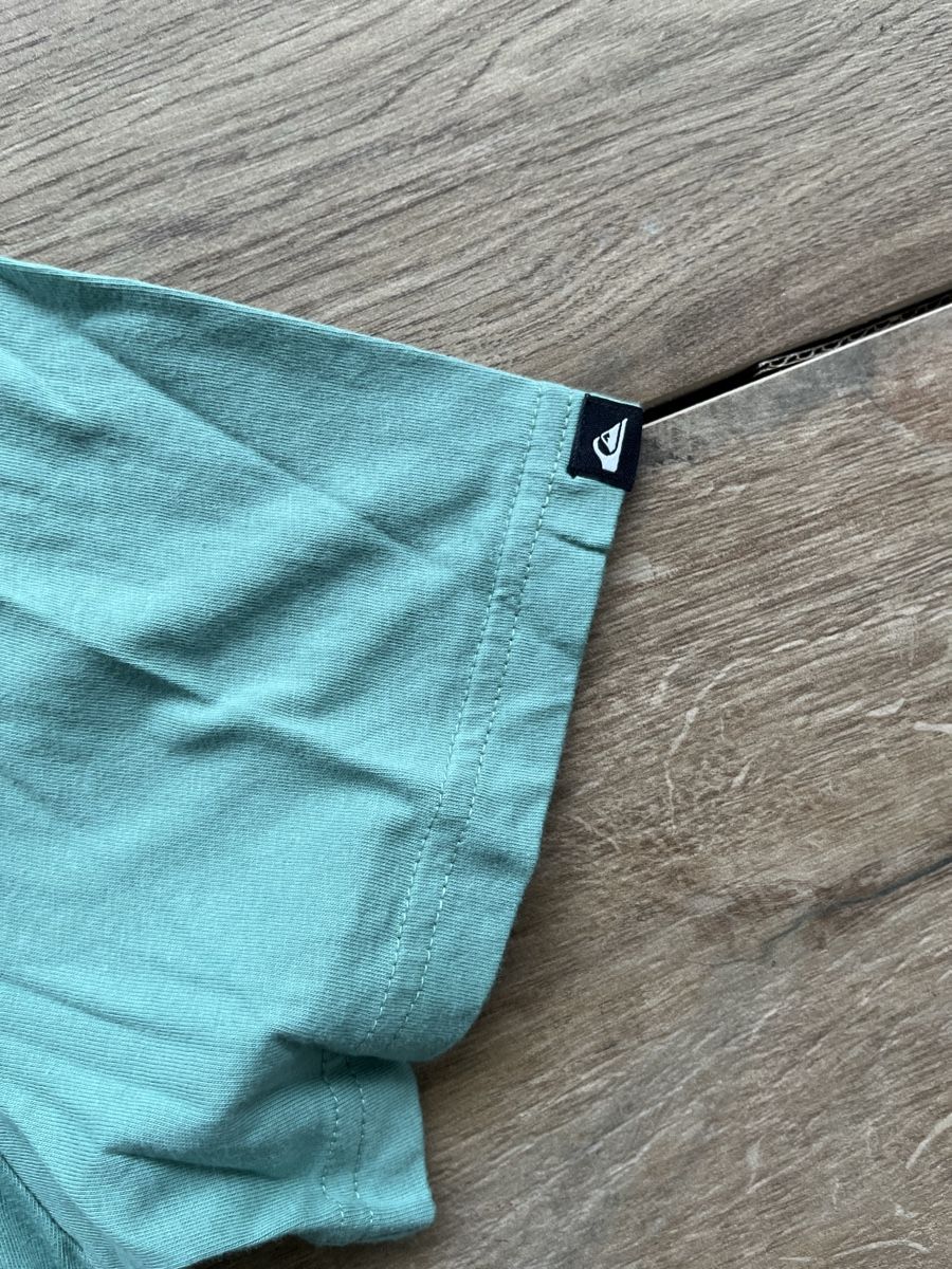Quiksilver T-shirt: Quiksilver T Shirt – Nuovo (secondo la descrizione) da Zuzwil SG venduto da dieschnellemichelle 3