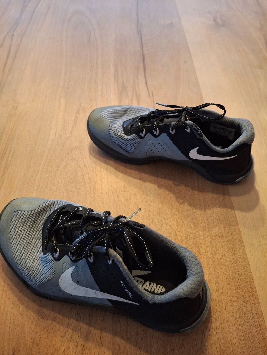 Nike Scarpe per ragazzi: Hallenschuhe v. Nike, Gr. 37.5 – Usato da Bilten venduto da pelanov 6