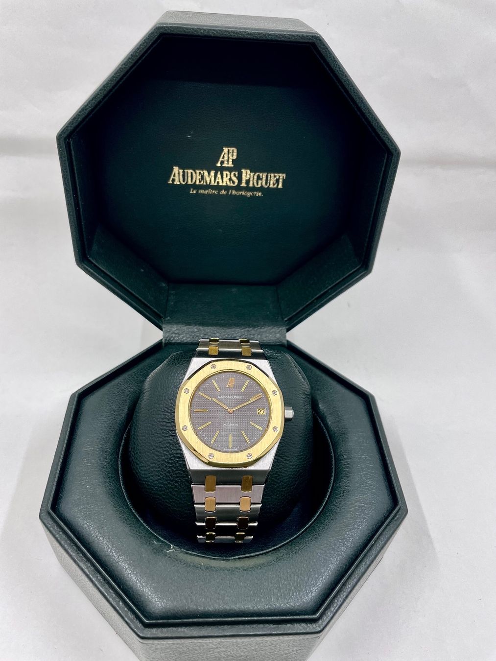 Audemars Piguet Orologi: Audemars Piguet Royal Oak Jumbo – Usato da Zürich venduto da Centralwatches 1