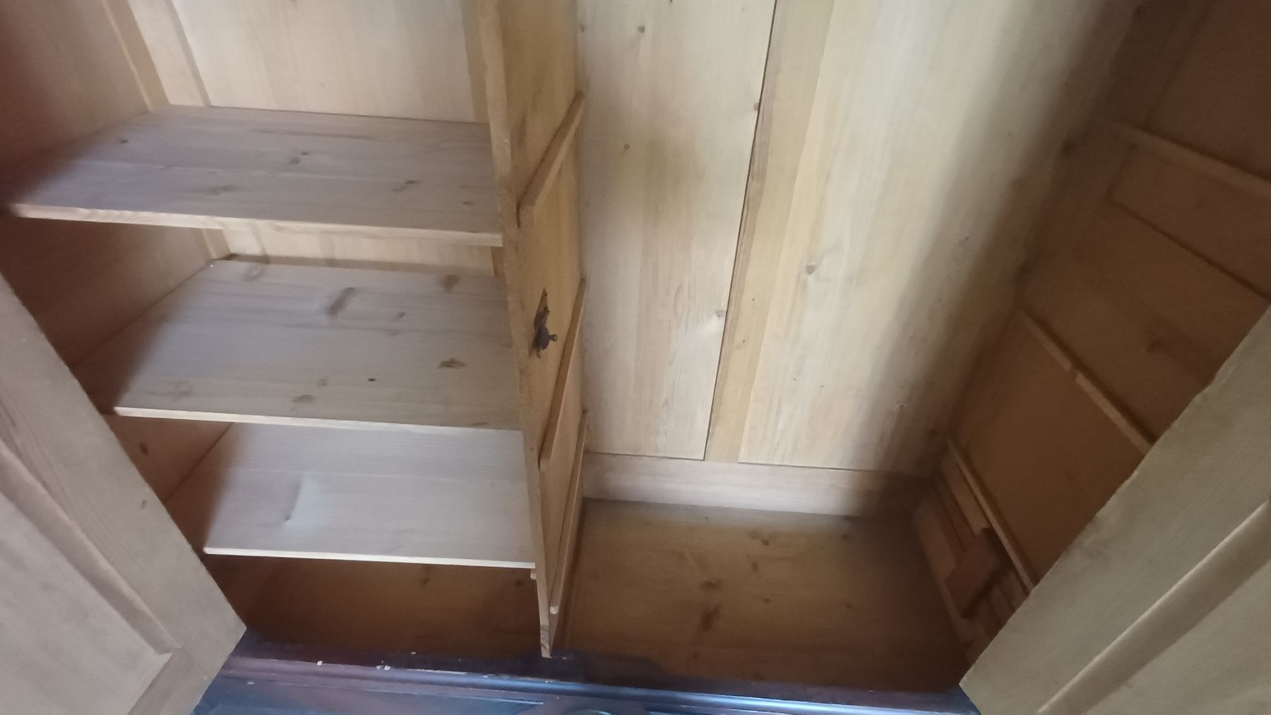 Armadi: Grosser Schrank Tanne  – Usato da Flawil venduto da Pinkmalibu 8