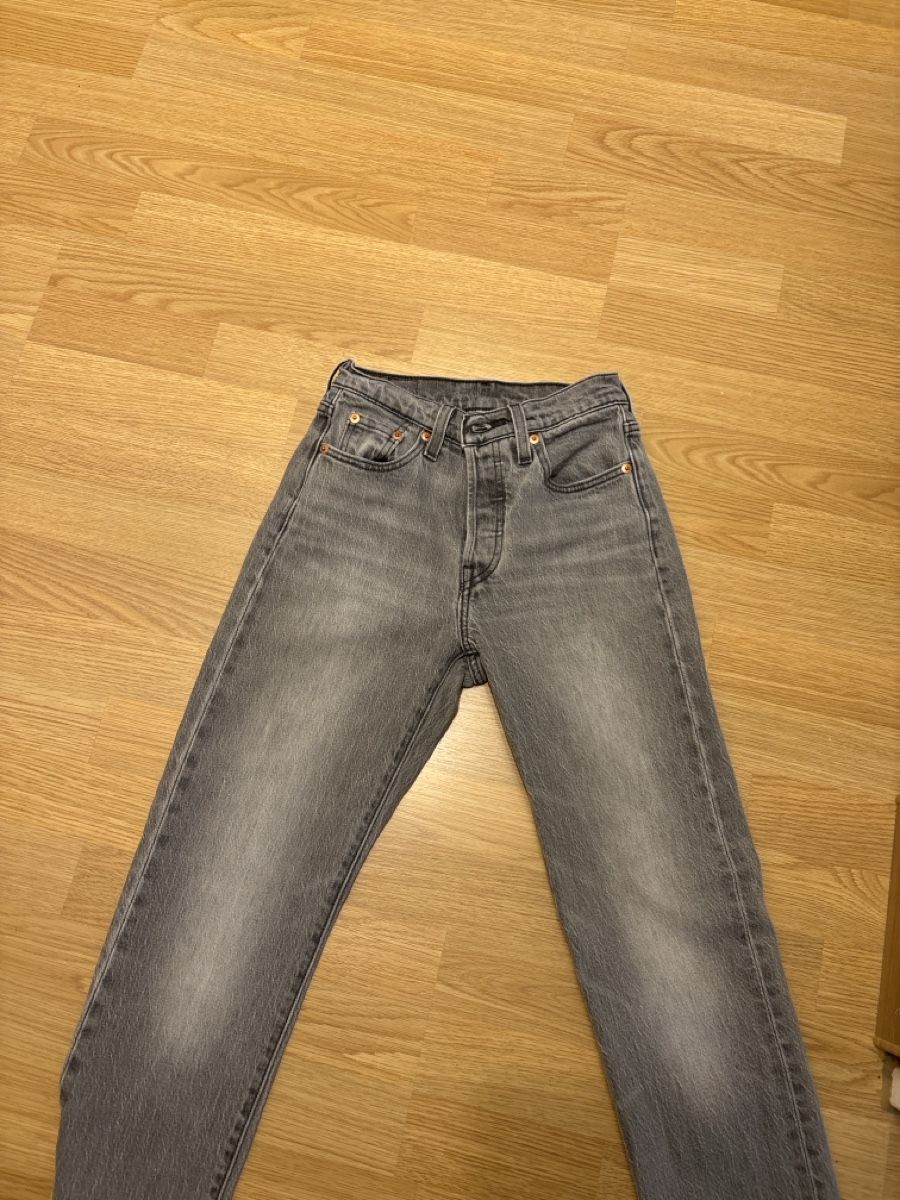 Levi's Jeans: Levi’s graue Hose – Nuovo (secondo la descrizione) da Schlieren venduto da dem_bcs5 1