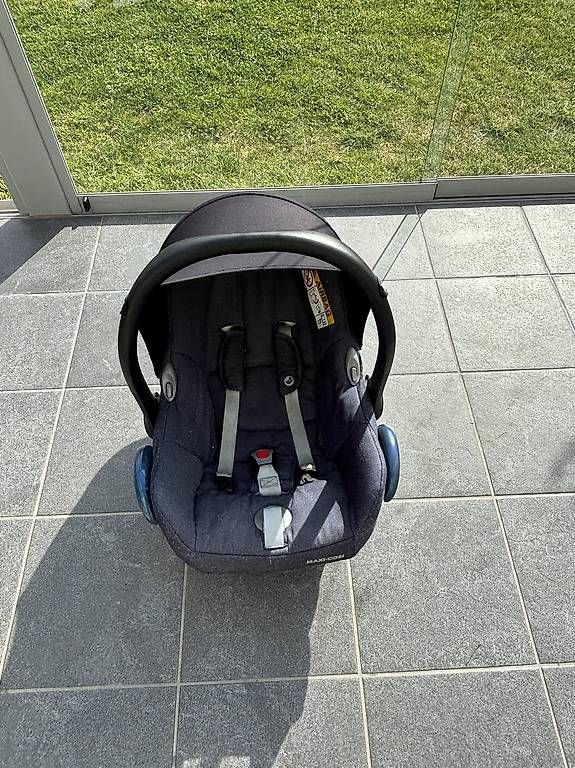 Seggiolini per auto: Maxi Cosi mit Basis Station – Usato da Schlatt TG venduto da peeedi 1