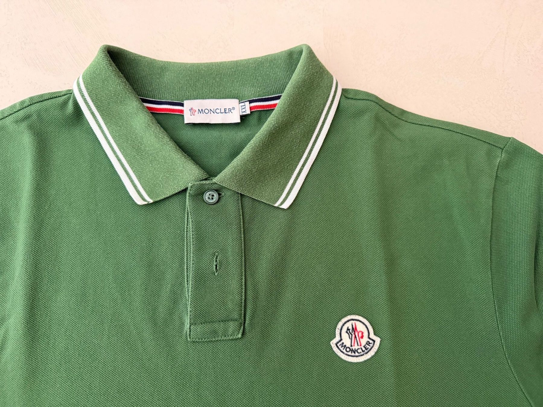 Moncler Polos: Moncler Poloshirt – D'occasion à Chambésy par rob_gl27 1