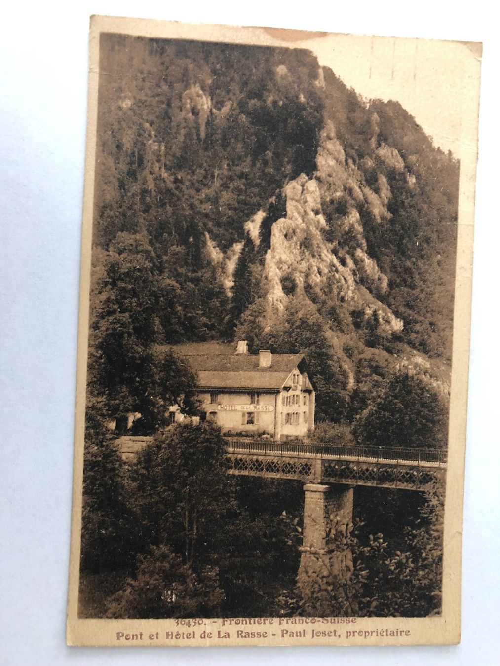 Cartes postales: Pont et Hotel de la Rasse 1933 – D'occasion à Pfäffikon ZH par Waltoversand